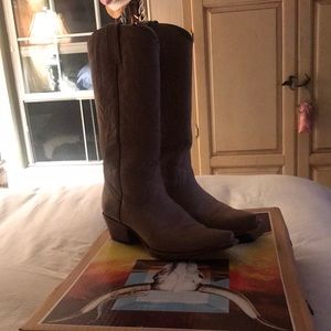 Cowboy boots size 7.5
